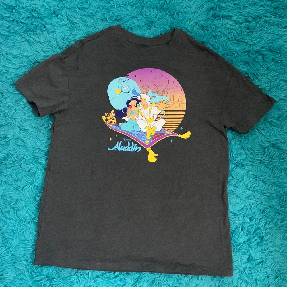 💜🦄 DISNEY women’s short sleeve Aladdin shirt.  Size medium.